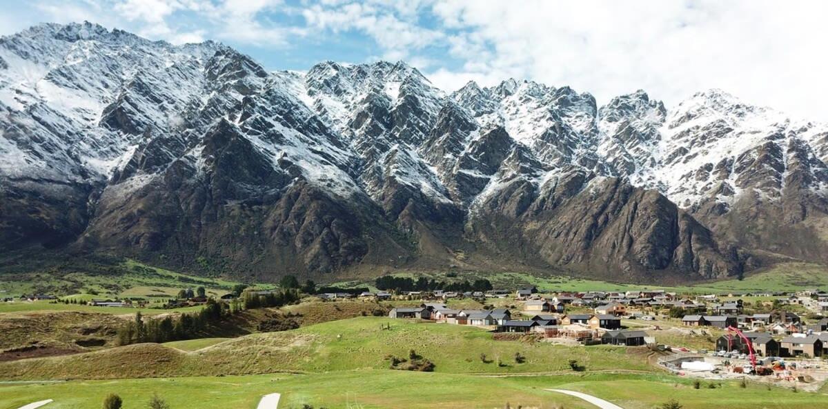 Nestled Below The Remarkables Queenstown Eksteriør bilde